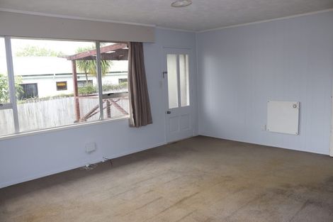 Photo of property in 2/199 Henderson Valley Road, Henderson, Auckland, 0612