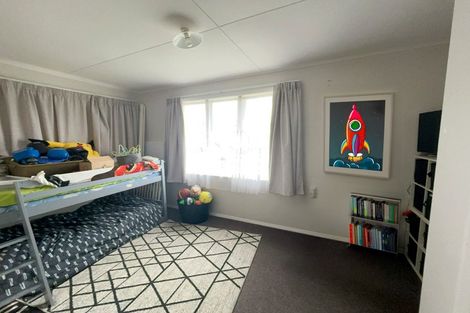 Photo of property in 4 Norfolk Grove, Cannons Creek, Porirua, 5024