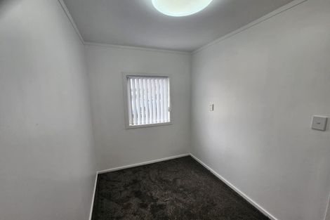 Photo of property in 623 Glenfield Road, Totara Vale, Auckland, 0629