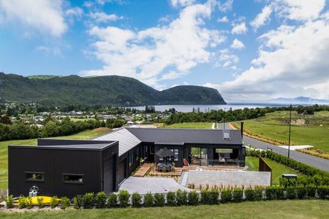 Photo of property in 16 Durmast Place, Kinloch, Taupo, 3377