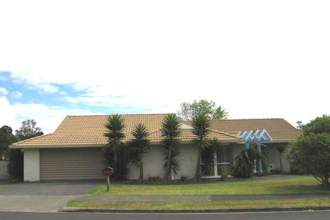 Photo of property in 12 Taupiko Place, Green Bay, Auckland, 0604
