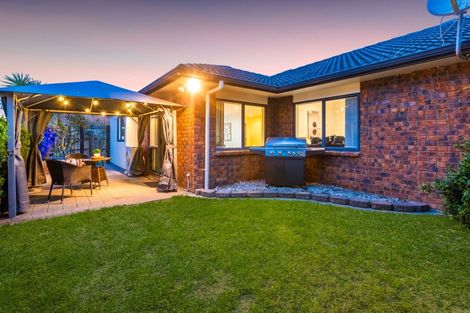 Photo of property in 12 Senator Drive, Manurewa, Auckland, 2105