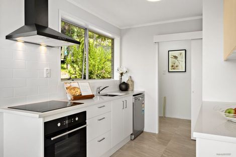 Photo of property in 2/7 Malters Place, Browns Bay, Auckland, 0630