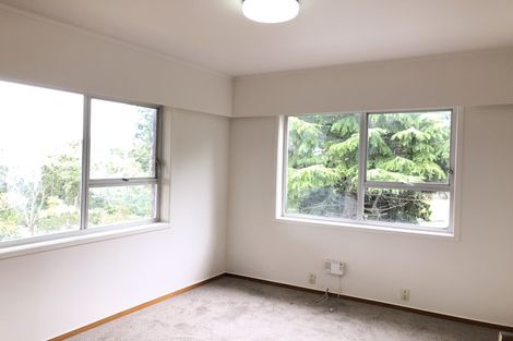 Photo of property in 22 Holdaway Avenue, Northcote, Auckland, 0627