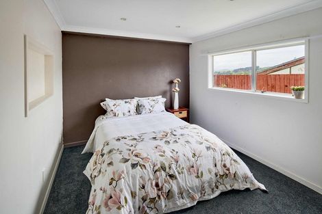 Photo of property in 28 Turriff Crescent, Tawa, Wellington, 5028