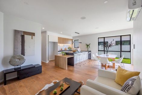 Photo of property in 14 Madden Avenue, Kumeu, 0810