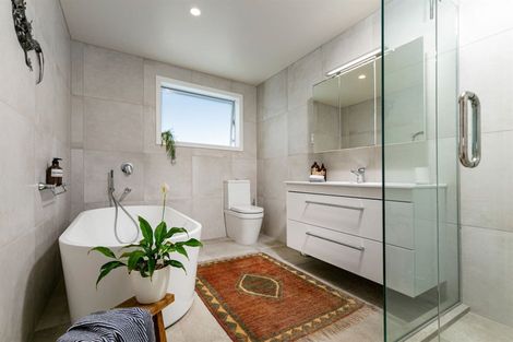 Photo of property in 2/5a Galaxy Drive, Mairangi Bay, Auckland, 0630