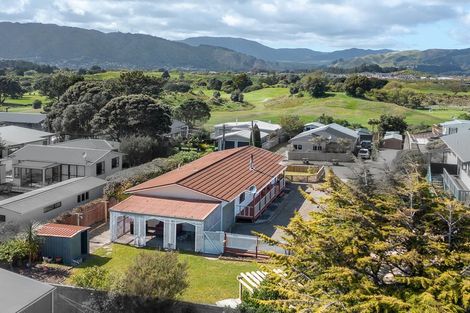 Photo of property in 11 Atua Street, Waikanae Beach, Waikanae, 5036