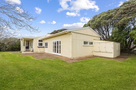 Photo of property in 325 Te Horo Beach Road, Te Horo Beach, Otaki, 5581