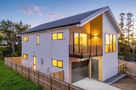 Photo of property in 26 Curtiss Circle, Hobsonville, 0618