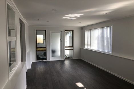 Photo of property in 1/127 Lynn Road, Bayview, Auckland, 0629