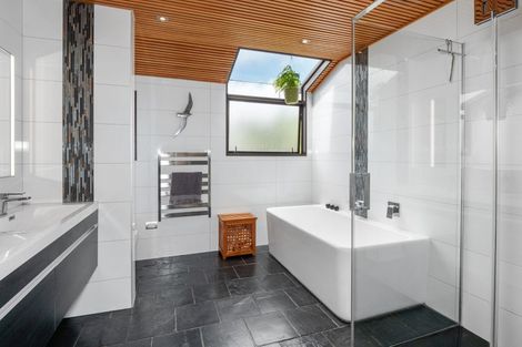 Photo of property in 62 Oceanview Road, Mount Maunganui, 3116