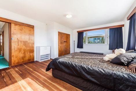 Photo of property in 8 Binsted Road, New Lynn, Auckland, 0600