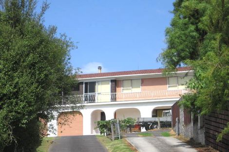 Photo of property in 8 Temuri Place, Glendene, Auckland, 0602