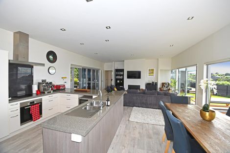 Photo of property in 22 Wonderview Road, Leigh, 0985