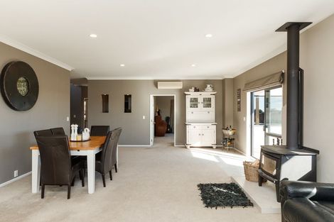 Photo of property in 187 Ruapehu Drive, Fitzherbert, Palmerston North, 4410