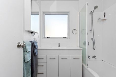 Photo of property in 3 D'urville Way, Welcome Bay, Tauranga, 3112