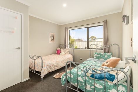 Photo of property in 18 Pearson Place, Paraparaumu, 5032