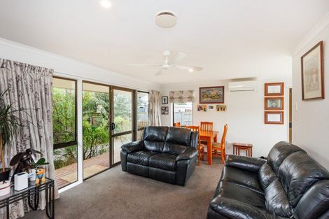 Photo of property in 35 Kowhai Street, Tokomaru, Palmerston North, 4474