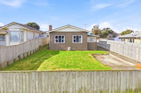 Photo of property in 28 Aotea Street, Castlecliff, Whanganui, 4501