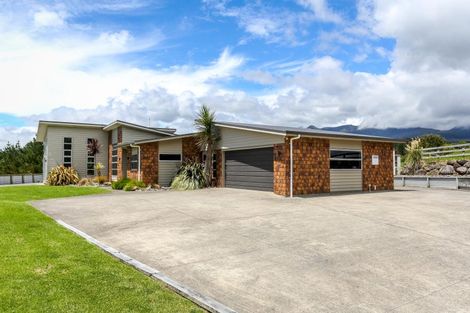 Photo of property in 1375 Carrington Road, Hurworth, New Plymouth, 4371