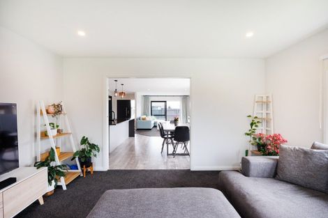 Photo of property in 30 Atlantic Drive, Fitzherbert, Palmerston North, 4410