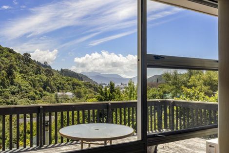 Photo of property in 14 Cornwall Street, Picton, 7220