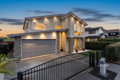 Photo of property in 11 Tawatawa Street, Long Bay, Auckland, 0630