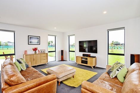 Photo of property in 83 Watt Road, Otatara, Invercargill, 9879