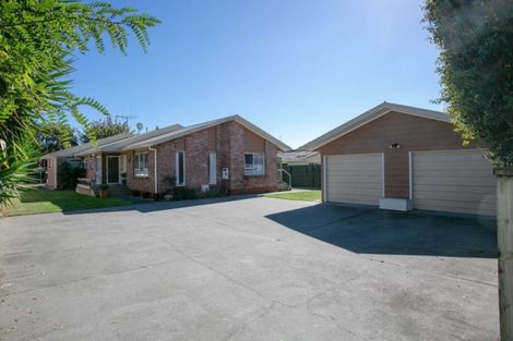 Photo of property in 321 Shakespeare Street, Leamington, Cambridge, 3432