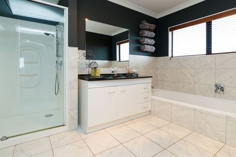 Photo of property in 187 Ruapehu Drive, Fitzherbert, Palmerston North, 4410