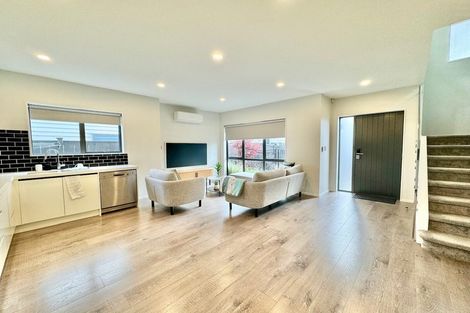 Photo of property in 61a Seabrook Avenue, New Lynn, Auckland, 0600