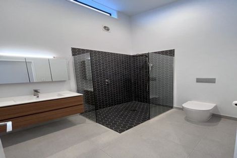 Photo of property in 2 Parachute Crescent, Papakura, 2110