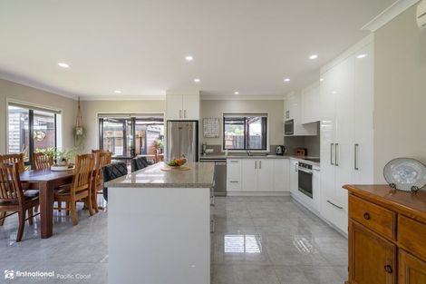 Photo of property in 22 Captain Wood Avenue, Whitianga, 3510