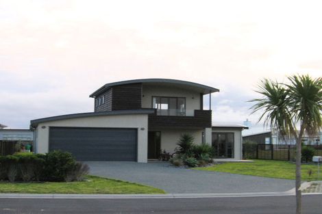 Photo of property in 42 Paraoa Crescent, Omaha, 0986