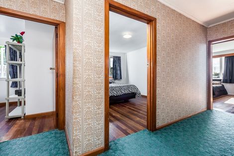 Photo of property in 8 Binsted Road, New Lynn, Auckland, 0600