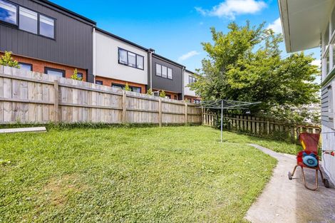 Photo of property in 27 Choice Avenue, Henderson, Auckland, 0612