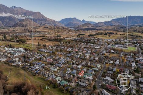 Photo of property in 20 Daveys Place, Arrowtown, 9302