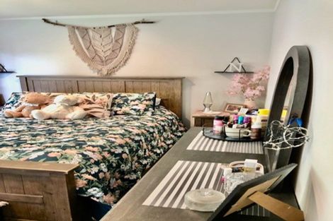 Photo of property in 2 Frank Hewitt Street, Pukekohe, 2120