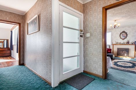 Photo of property in 8 Binsted Road, New Lynn, Auckland, 0600