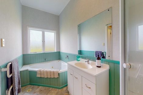 Photo of property in 68 Cadman Road, Dannevirke, 4930