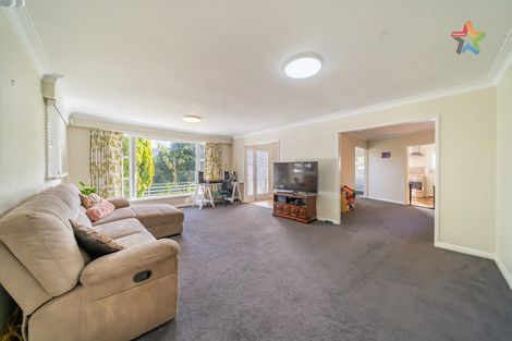 Photo of property in 19 Thomas Street, Stokes Valley, Lower Hutt, 5019