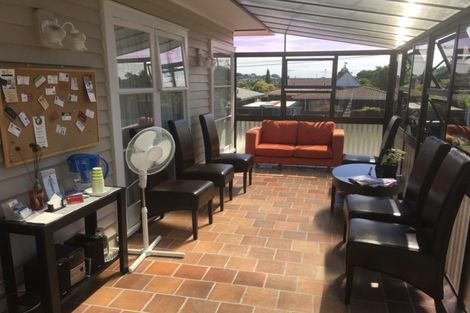 Photo of property in 119 Shakespeare Road, Milford, Auckland, 0620