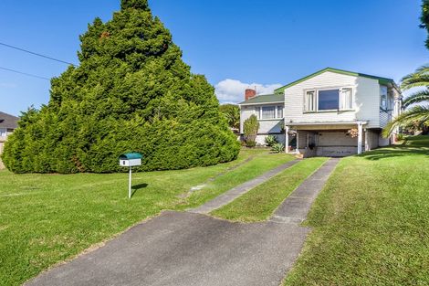 Photo of property in 8 Binsted Road, New Lynn, Auckland, 0600