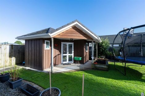 Photo of property in 15 Okarito Avenue, Levin, 5510