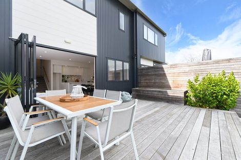 Photo of property in 19b Tawa Road, Te Atatu Peninsula, Auckland, 0610