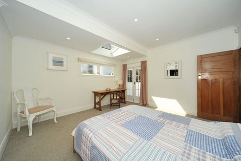 Photo of property in 25 Seatoun Heights Road, Miramar, Wellington, 6022