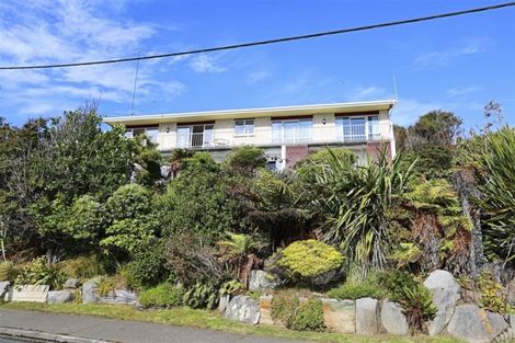 Photo of property in 68 Marine Parade, Bluff, 9814