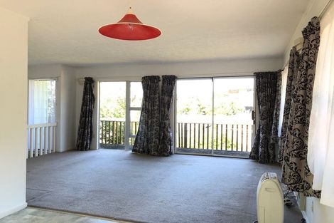 Photo of property in 28 Barker Rise, Northcross, Auckland, 0632