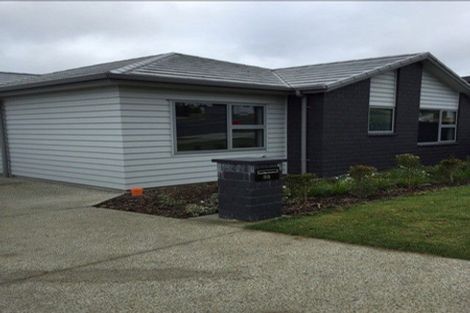 Photo of property in 35 Syd Grant Crescent, Orewa, 0931